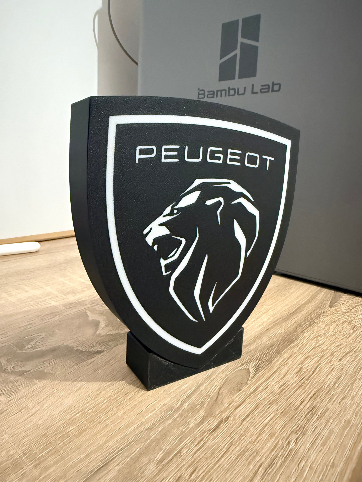 Luminária LED 3D Leão Peugeot